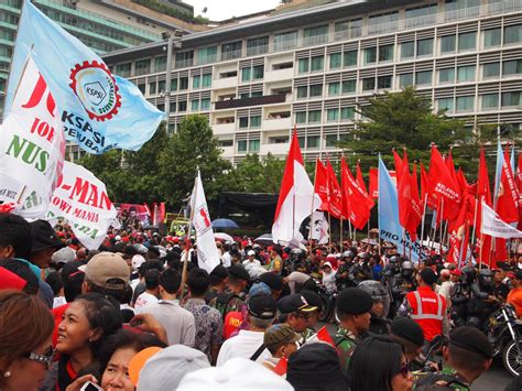  Waving Flags: A Symphony of Indonesian Culture Celebrated by Wanderer