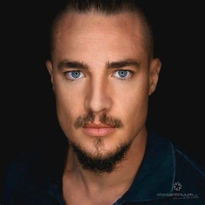 A Touch of Enigma:  Alexander Dreymon Unveils Unexpected Talent at Berlin's Poetry Slam Night!