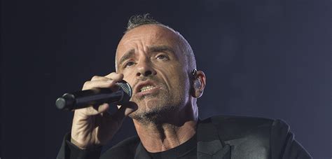 Concert for Harmony: The Hilarious Mishaps of Eros Ramazzotti's Hanoi Debut!